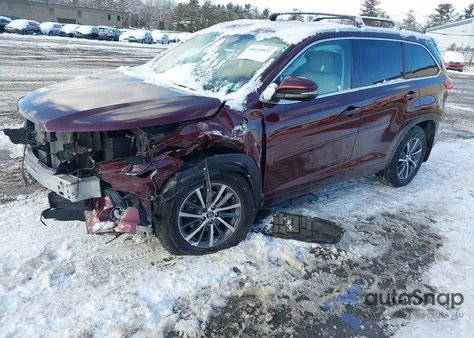 2018 Toyota Highlander Xle from USA, damaged, VIN 5TDJZRFH9JS834035
